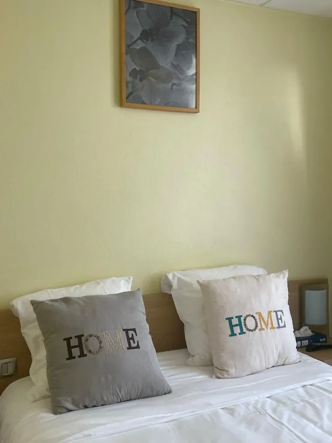 Tipi Hotell Paris 2*,