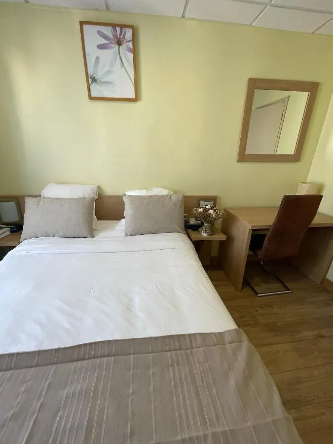 Tipi Hotel Paris 2*,